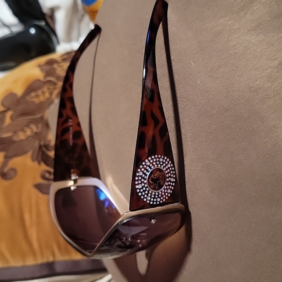 SOLD Tortoise Shield Sunglasses - Picture 8 of 8